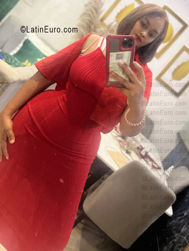 Date this foxy Dominican Republic girl Kenia from Santo Domingo DO55986