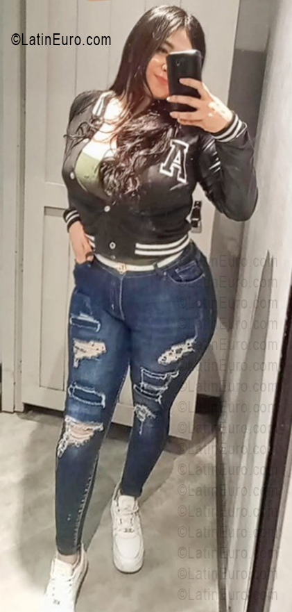 Date this gorgeous Venezuela girl Sthefania from Valencia VE5427