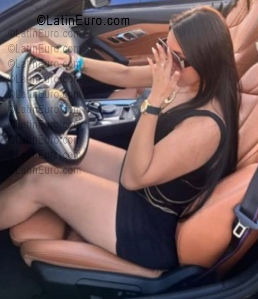 Date this voluptuous Venezuela girl Aleska from Caracas VE5429