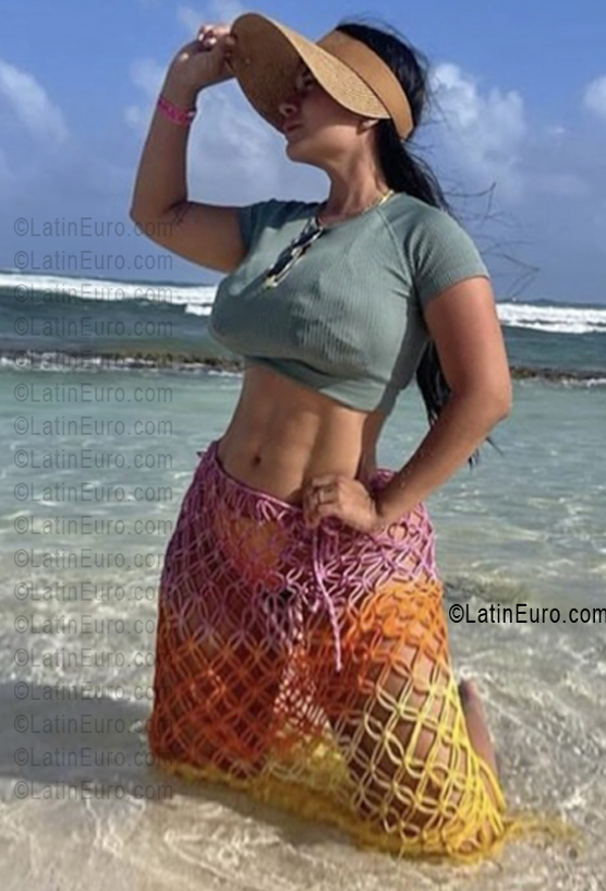 Date this nice looking Colombia girl Lizeth from Cali CO33762