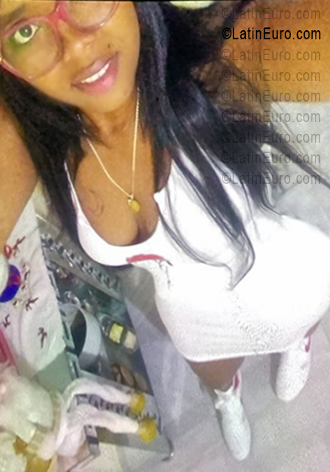 Date this georgeous Dominican Republic girl Naty from Santo Domingo DO56124