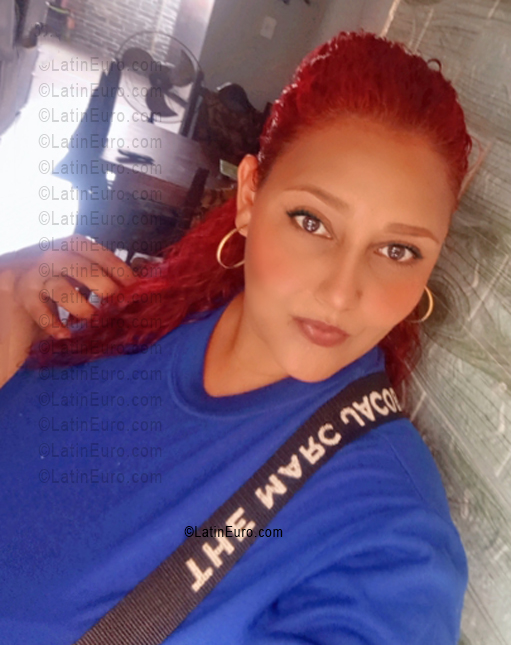 Date this sensual Venezuela girl YORLENYS from Caracas VE5441