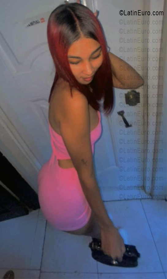 Date this nice looking Dominican Republic girl Letizia from Santo Domingo DO56172