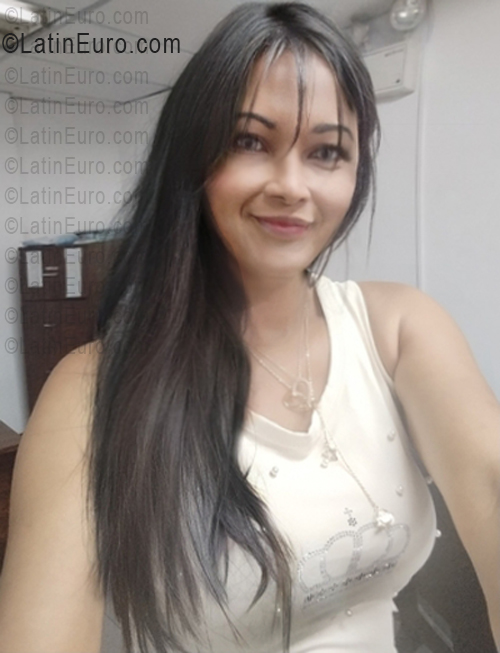Date this stunning Venezuela girl Mar from Caracas VE5509
