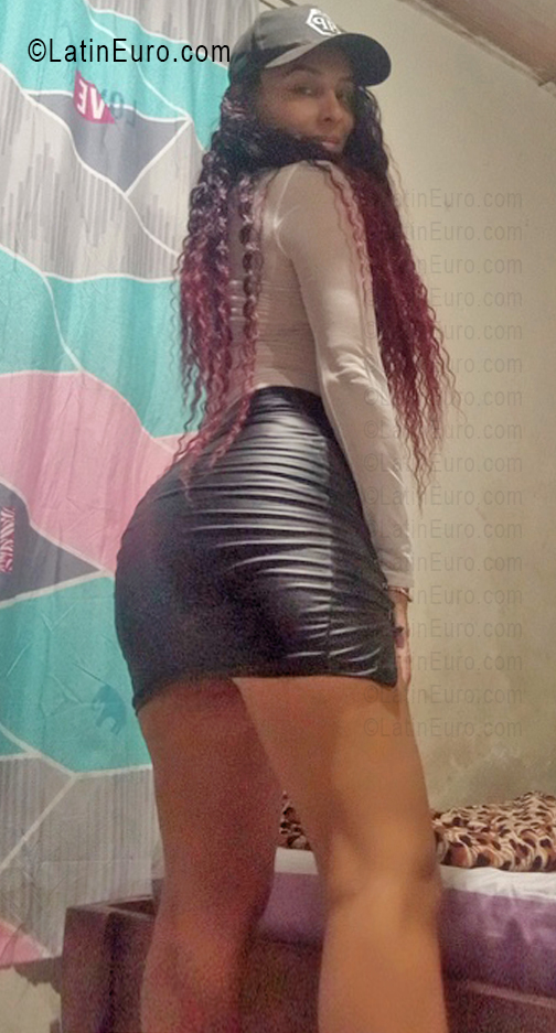 Date this sultry Venezuela girl Yorlenis from Catia La Mar VE5545