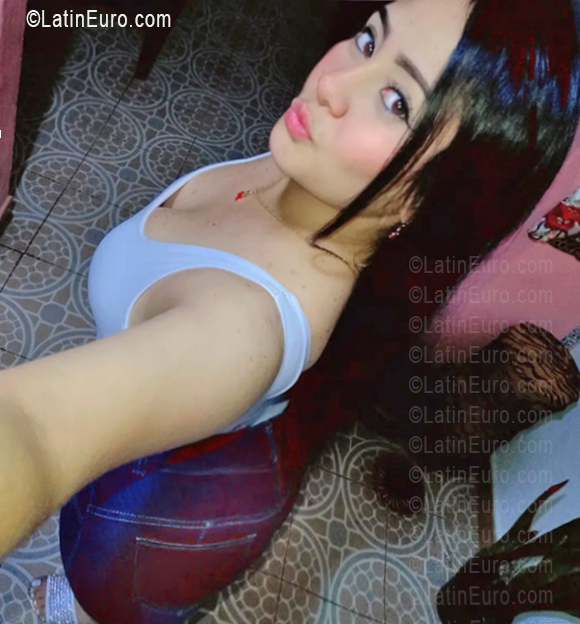 Date this stunning Venezuela girl Yosmar from Caracas VE5686