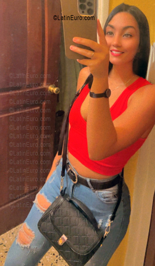 Date this gorgeous Dominican Republic girl Nicole from Santo Domingo DO56590