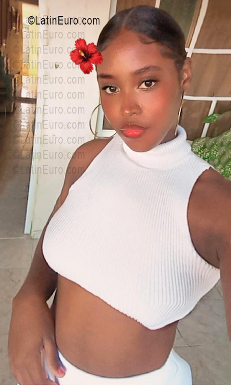 Date this stunning Dominican Republic girl Nayeli from Romana DO56594