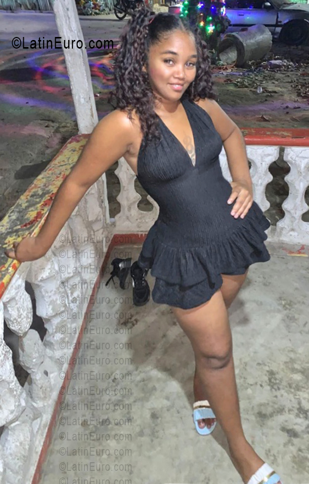 Date this georgeous Dominican Republic girl Berta from Santo Domingo DO56604