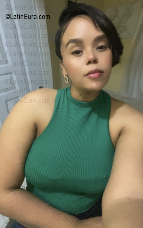 Date this hard body Dominican Republic girl Rina from Santo Domingo DO56622