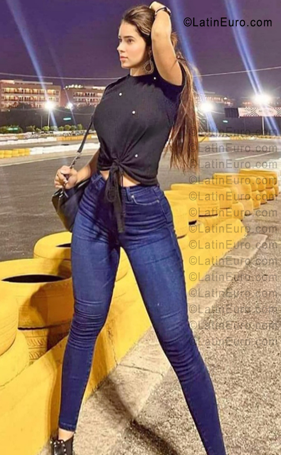 Date this nice looking Venezuela girl Migde from Caracas VE5715