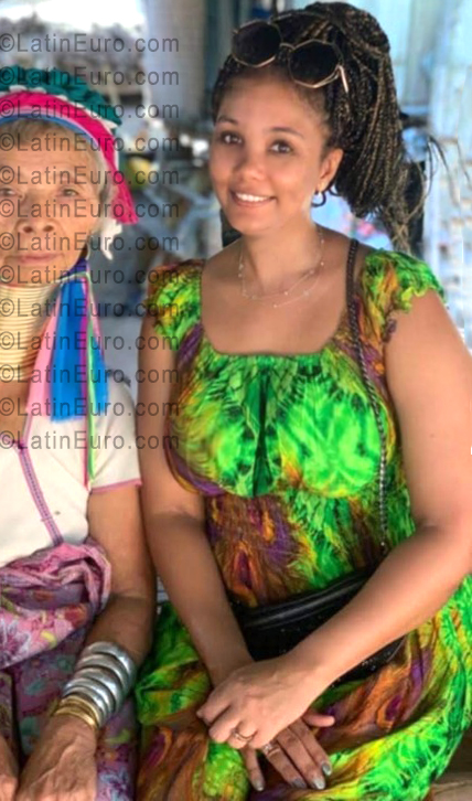 Date this charming Dominican Republic girl Ariez from Santo Domingo DO56643