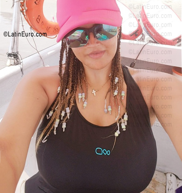 Date this attractive Colombia girl Jimena from Bogota CO33776