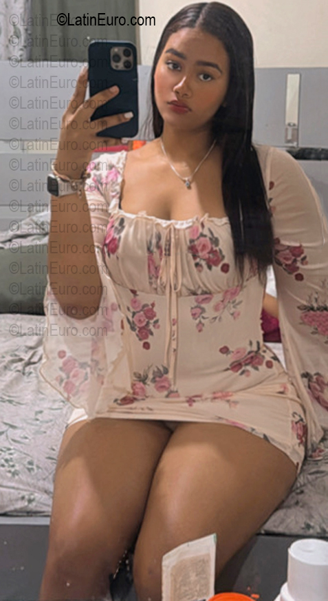 Date this pretty Dominican Republic girl Alondra from Santo Domingo DO56672