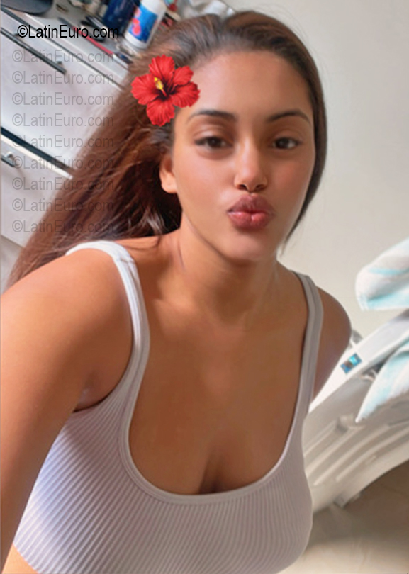 Date this stunning Dominican Republic girl Maria from Santo Domingo DO56724