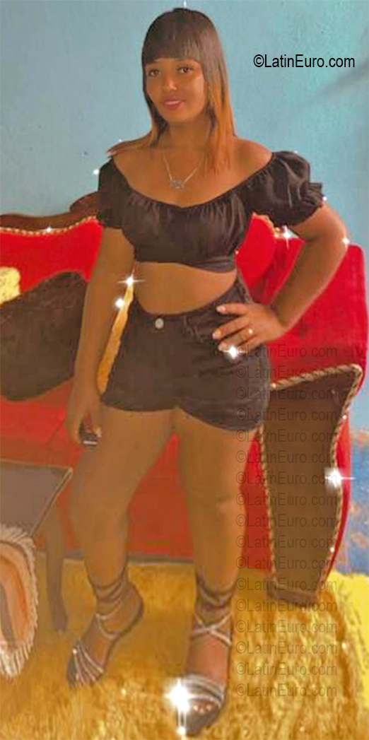 Date this sultry Dominican Republic girl Delia from Santo Domingo DO56754