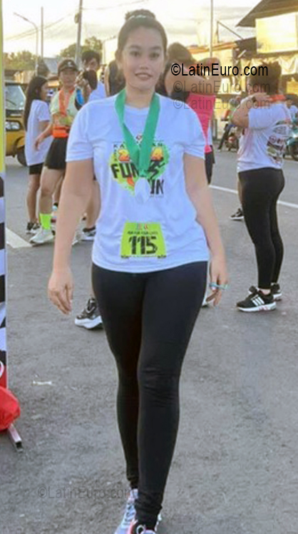 Date this foxy Philippines girl Jeanivie from Ozamis City PH1097