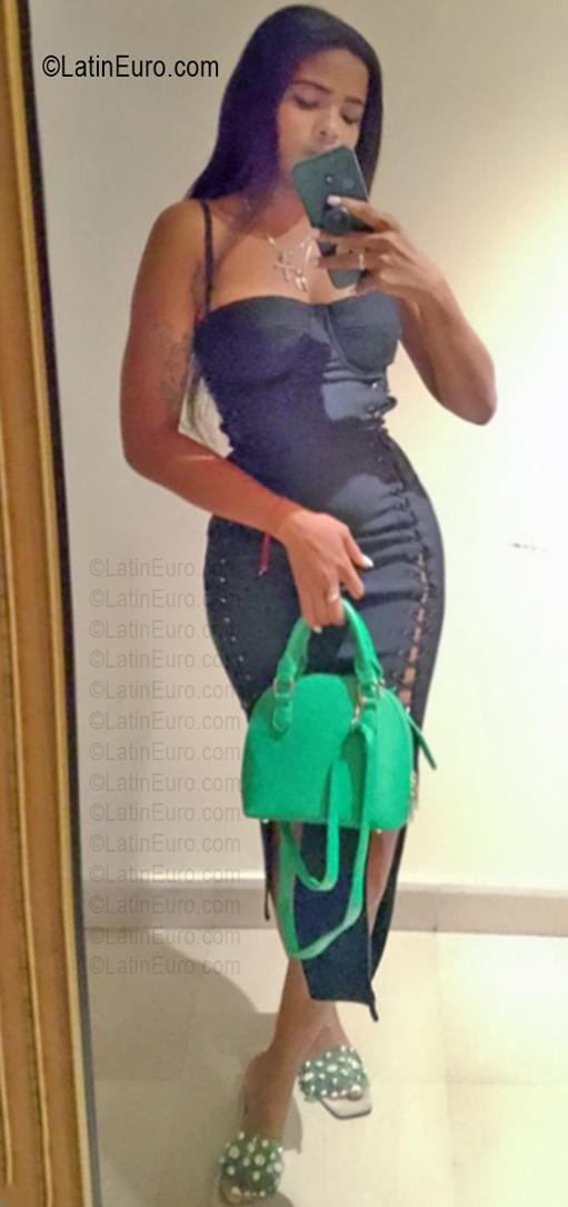 Date this tall Dominican Republic girl Winifer from Santo Domingo DO56910