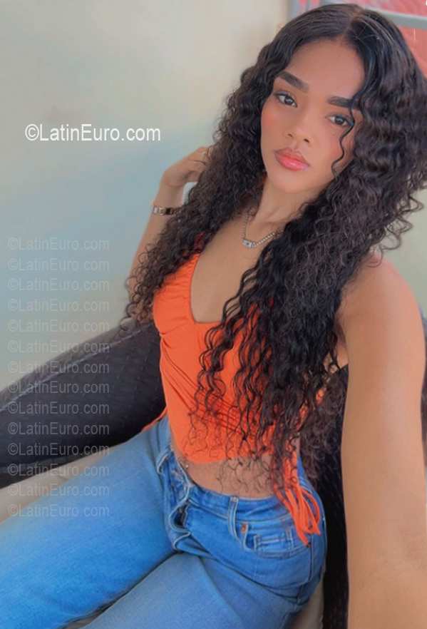 Date this good-looking Dominican Republic girl Julis from Santo Domingo DO56913