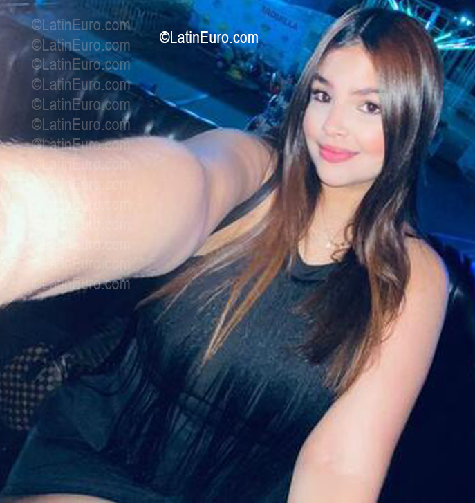 Date this young Colombia girl IVANA from Maicao CO33819