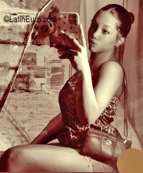 Date this tall Dominican Republic girl OCAIRA from Sanchez Ramirez DO57005