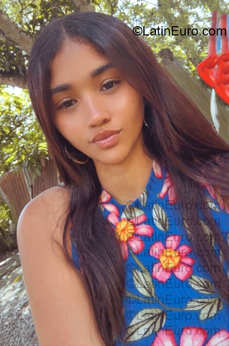 Date this exotic Dominican Republic girl Nicol from Santiago DO57068
