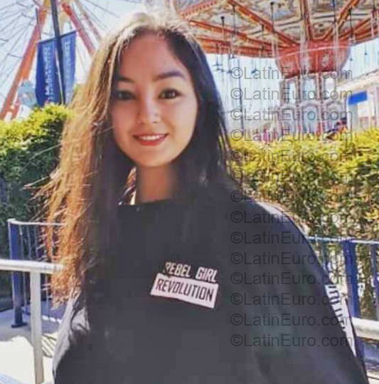 Date this nice looking Bolivia girl Lucia from Cercado BO163