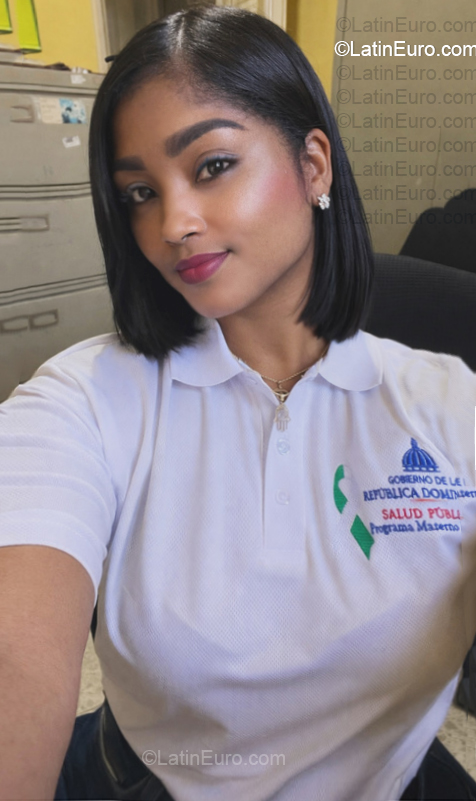 Date this nice looking Dominican Republic girl Yanet from Santo Domingo DO57084