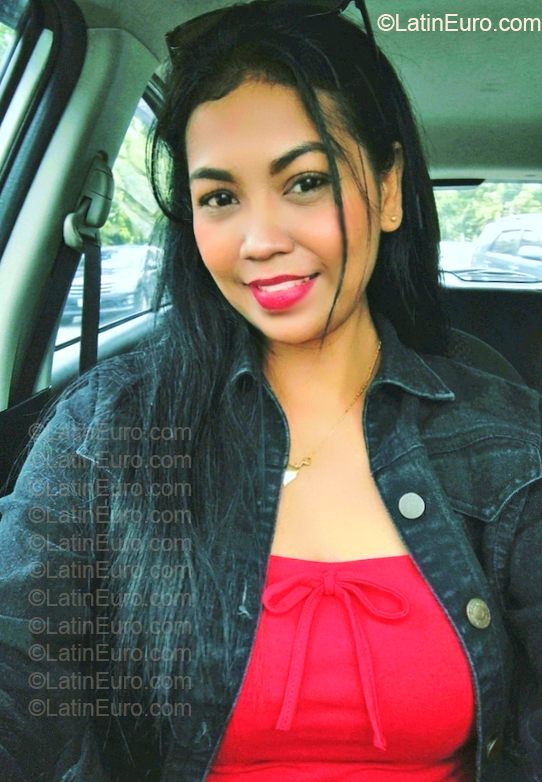 Date this good-looking Venezuela girl Lia from Caracas VE5752