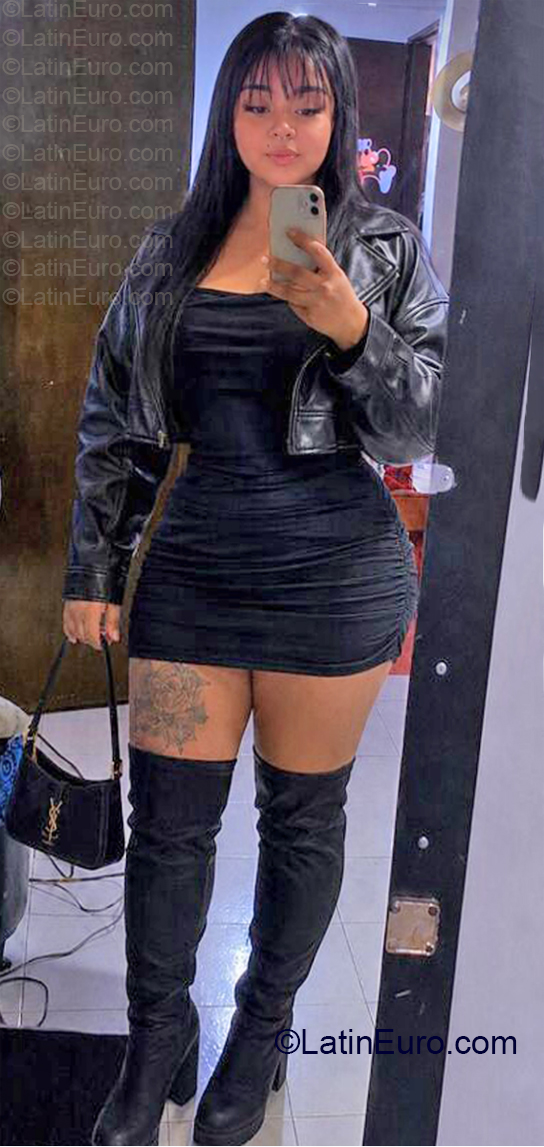 Date this stunning Colombia girl Alejanra from Bogota CO33890