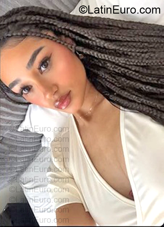 Date this good-looking Dominican Republic girl Kisbe from Santo Domingo DO57173