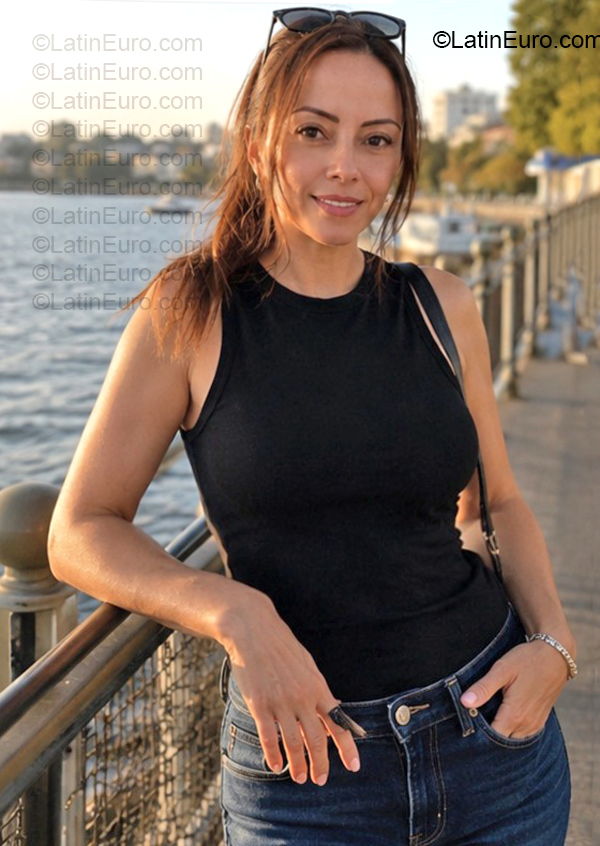 Date this sensual Australia girl Sara from Perth AU373