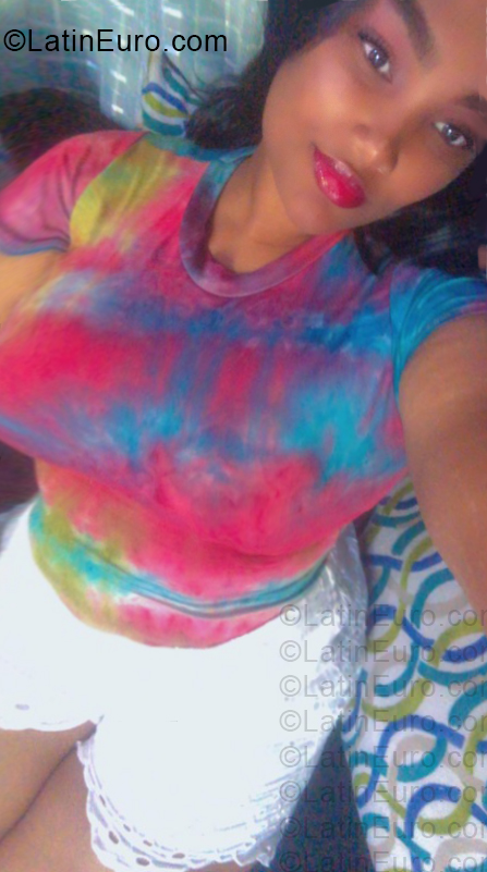 Date this voluptuous Dominican Republic girl Nixe from Moca DO57249