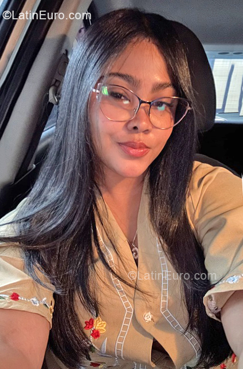 Date this hard body Dominican Republic girl Genesis from Santo Domingo DO57289