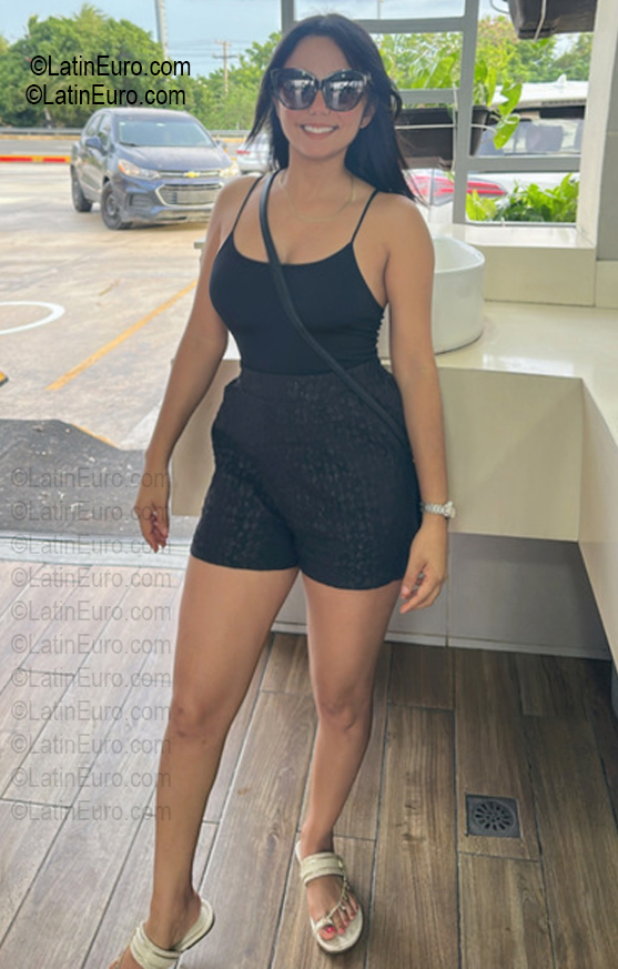 Date this pretty Dominican Republic girl Varonisa from Santo Domingo DO57346