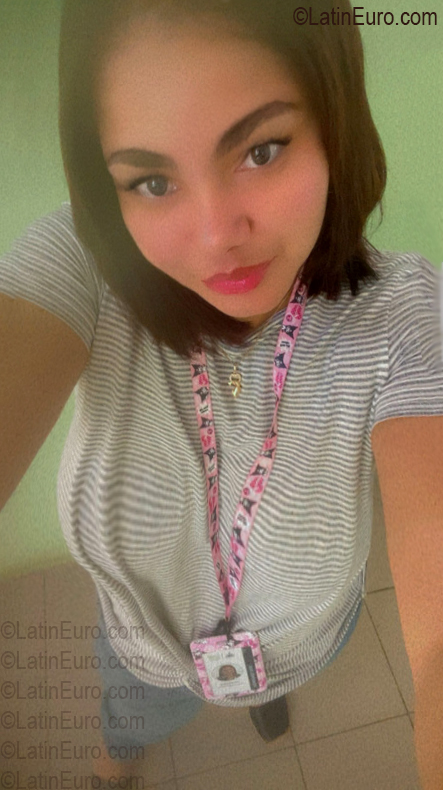 Date this exotic Dominican Republic girl Evelina from Santo Domingo DO57360