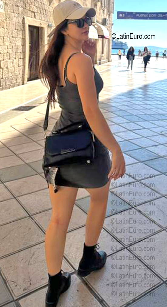 Date this attractive Brazil girl Eve from Rio de Janeiro BR12479
